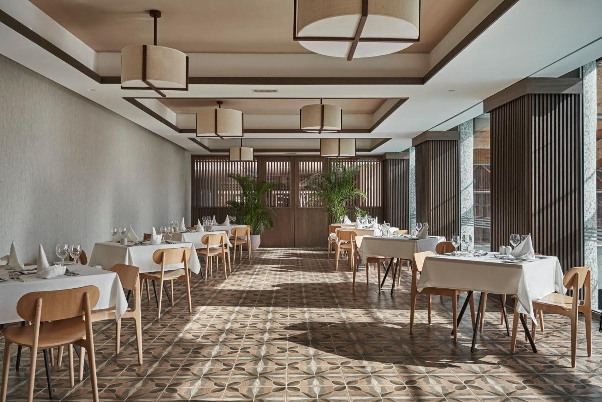 Atlantica Oasis Hotel ليماسول المظهر الخارجي الصورة